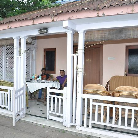 Turf Club House Hotel Pune Bagian luar foto