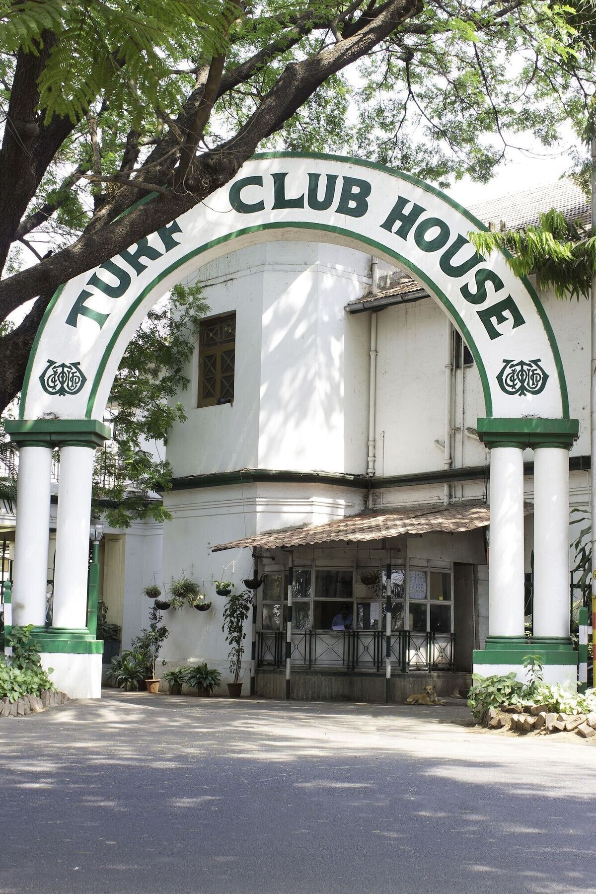Turf Club House Hotel Pune Bagian luar foto
